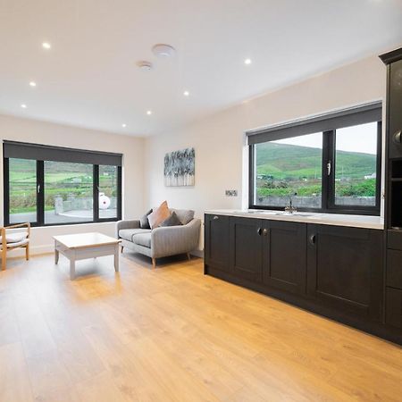 Dingle Way Snug, Luxury Apartment Exterior photo