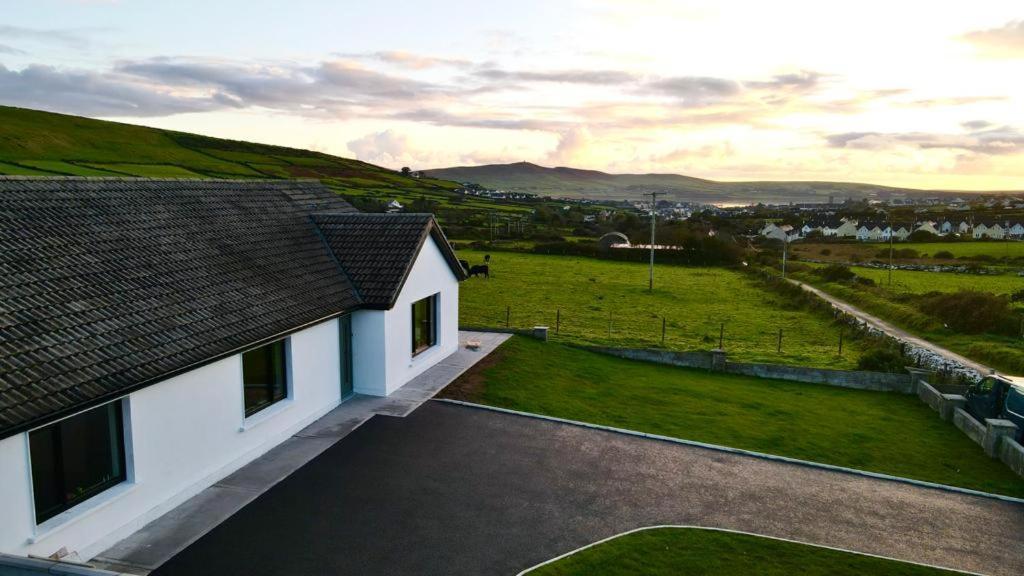 Dingle Way Snug, Luxury Apartment Exterior photo